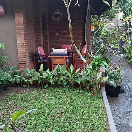 Dewa Bungalows, A Balinese House And Art Gallery-3